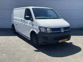 Volkswagen Transporter (2018) thumbnail 2