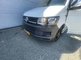 Volkswagen Transporter (2018) thumbnail 17