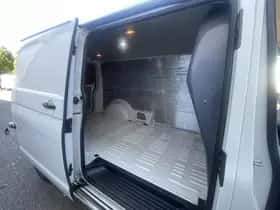 Volkswagen Transporter (2018) thumbnail 18