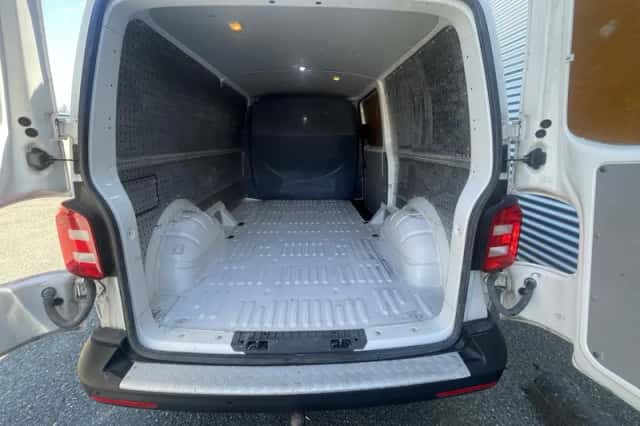 Volkswagen Transporter (2018) thumbnail 20