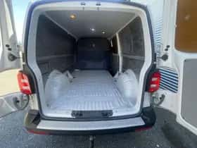 Volkswagen Transporter (2018) thumbnail 20