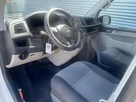 Volkswagen Transporter (2018) thumbnail 6