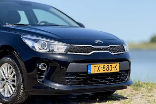 Kia Rio (2018) thumbnail 2