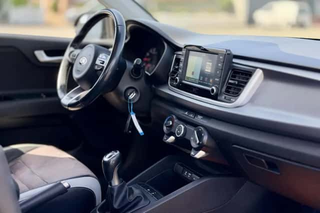 Kia Rio (2018) thumbnail 12