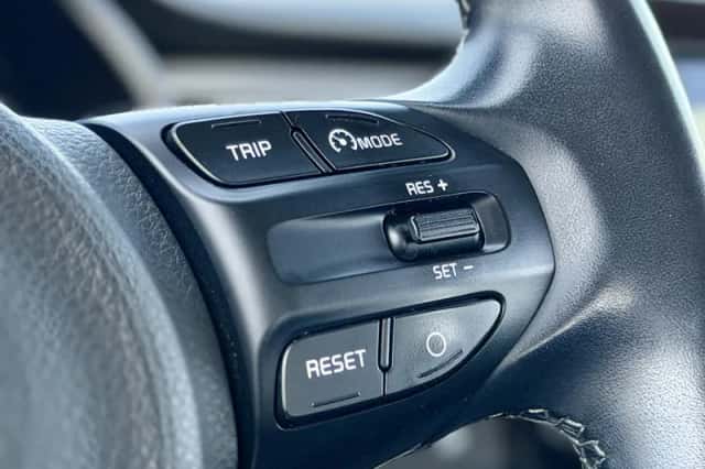 Kia Rio (2018) thumbnail 16