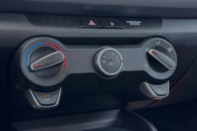 Kia Rio (2018) thumbnail 21