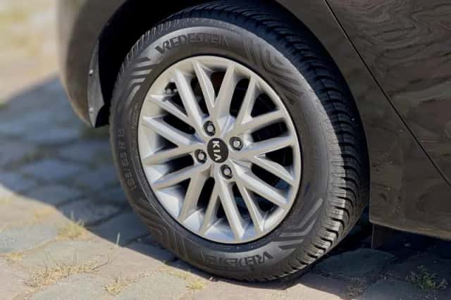 Kia Rio (2018) thumbnail 6