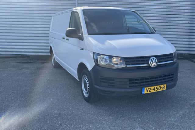 Volkswagen Transporter (2016) thumbnail 2