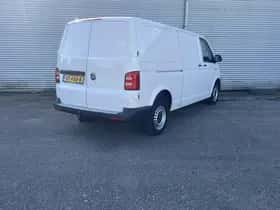 Volkswagen Transporter (2016) thumbnail 3
