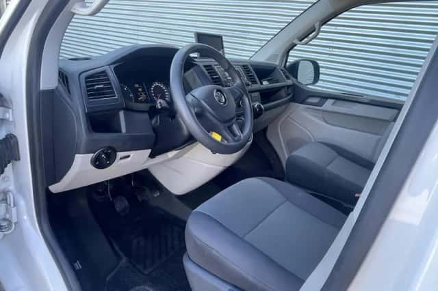 Volkswagen Transporter (2016) thumbnail 6