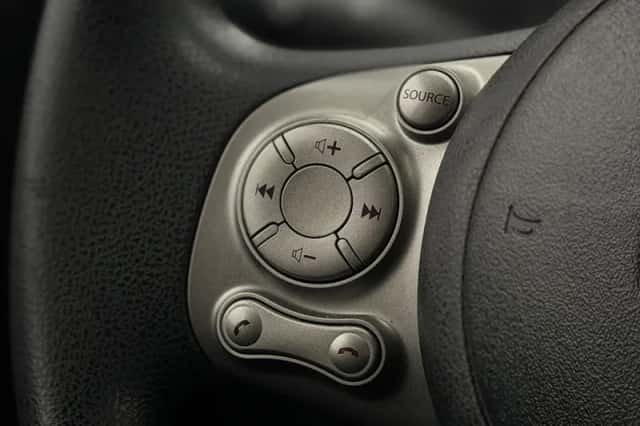 Nissan Micra (2015) thumbnail 16