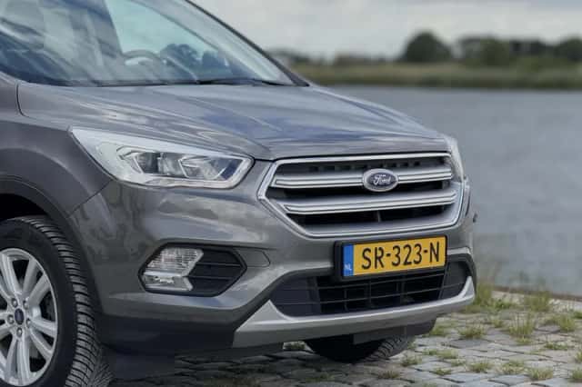 Ford Kuga (2018) thumbnail 2