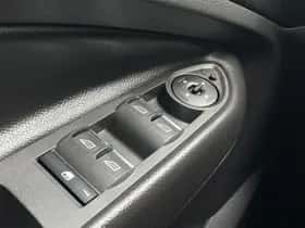 Ford Kuga (2018) thumbnail 23