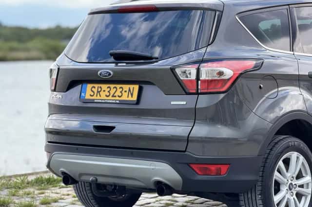 Ford Kuga (2018) thumbnail 4