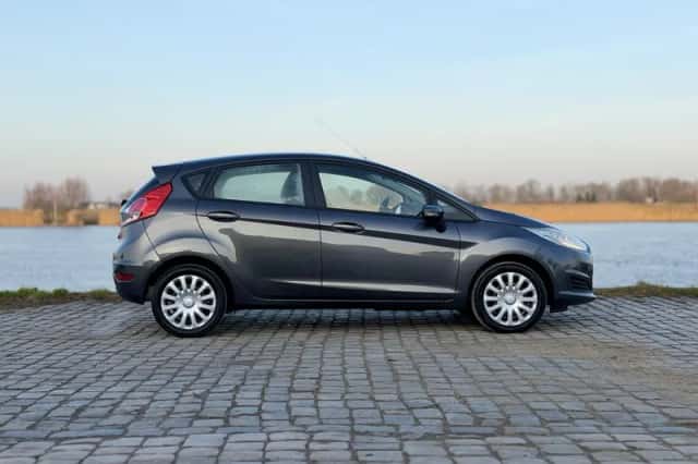 Ford Fiesta (2016) thumbnail 4