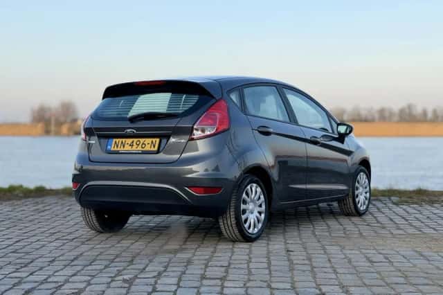 Ford Fiesta (2016) thumbnail 5