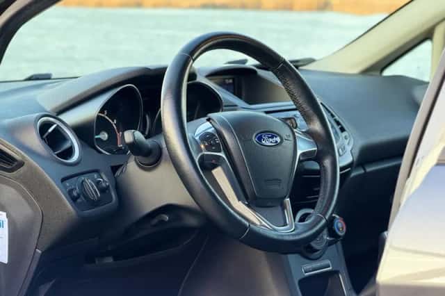 Ford Fiesta (2016) thumbnail 10