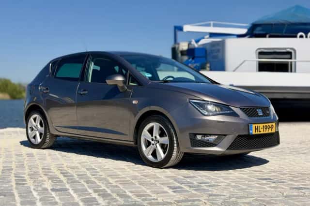 SEAT Ibiza (2015) thumbnail 3