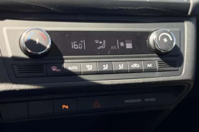 SEAT Ibiza (2015) thumbnail 21