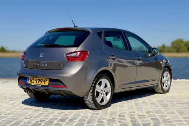 SEAT Ibiza (2015) thumbnail 5