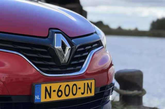 Renault Captur (2019) thumbnail 2