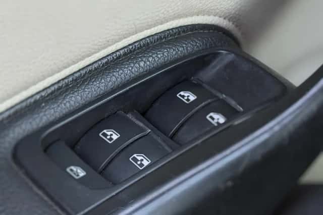Saab 9-3 (2005) thumbnail 24