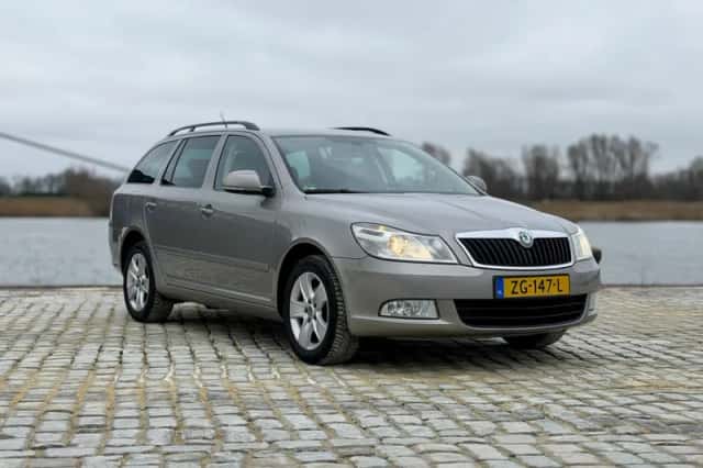 Škoda Octavia (2013) thumbnail 3