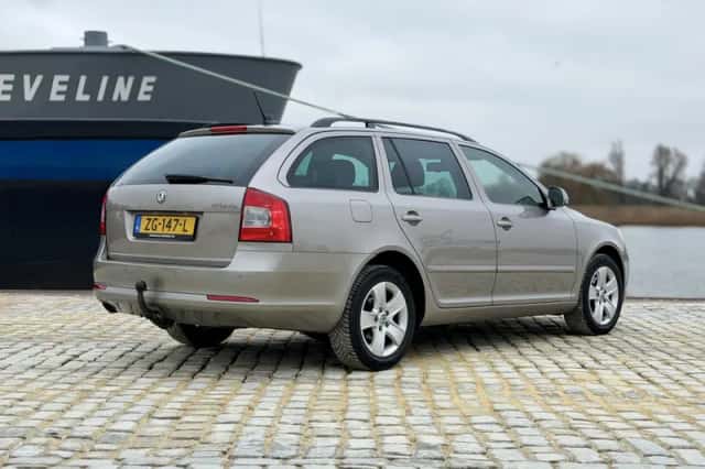 Škoda Octavia (2013) thumbnail 5
