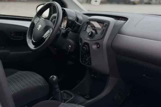 Peugeot 108 (2020) thumbnail 11