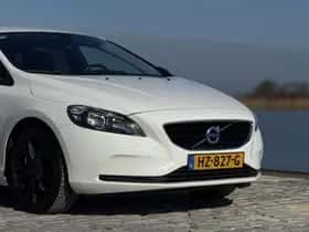 Volvo V40 (2016) thumbnail 2
