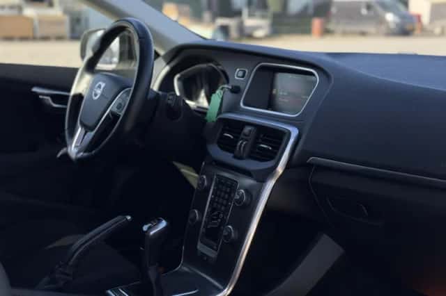 Volvo V40 (2016) thumbnail 12