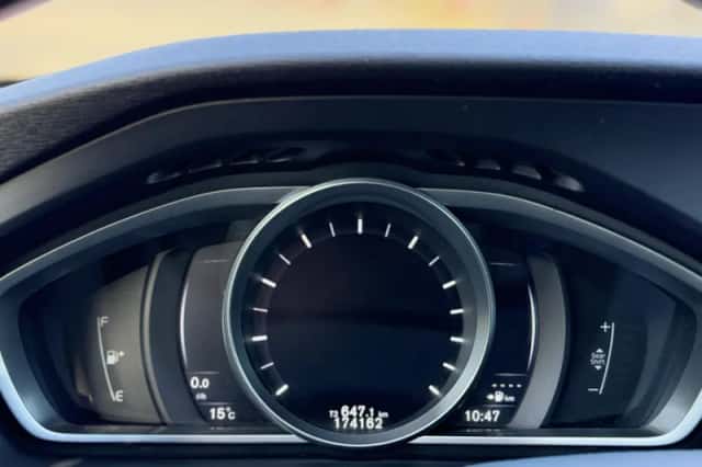 Volvo V40 (2016) thumbnail 14