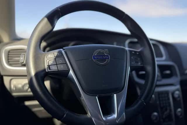 Volvo V40 (2016) thumbnail 16