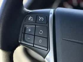 Volvo V40 (2016) thumbnail 17