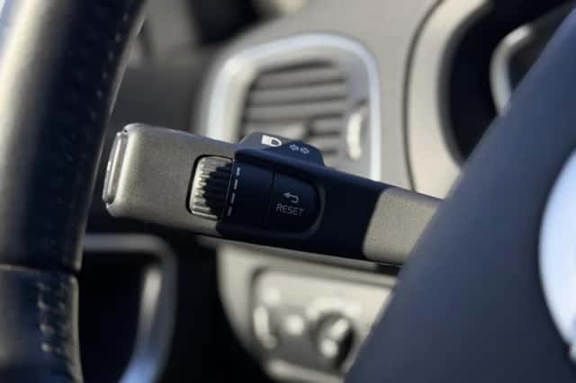 Volvo V40 (2016) thumbnail 19