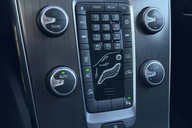Volvo V40 (2016) thumbnail 23