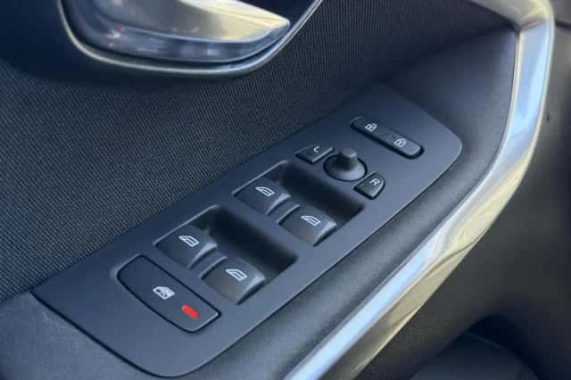 Volvo V40 (2016) thumbnail 25