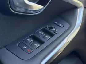 Volvo V40 (2016) thumbnail 25