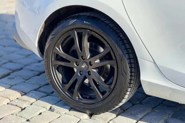 Volvo V40 (2016) thumbnail 6