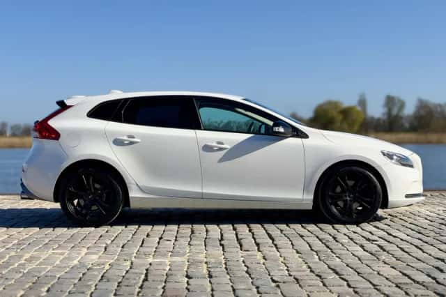 Volvo V40 (2016) thumbnail 7