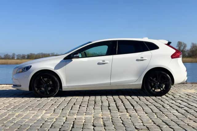 Volvo V40 (2016) thumbnail 9