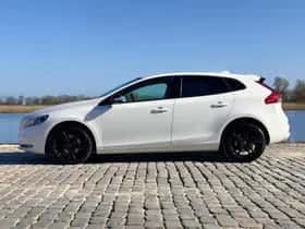 Volvo V40 (2016) thumbnail 9