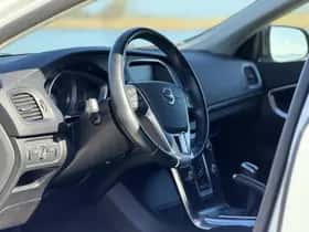 Volvo V40 (2016) thumbnail 10