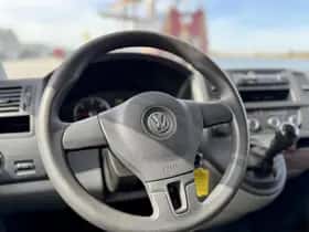 Volkswagen Transporter (2012) thumbnail 16