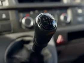 Volkswagen Transporter (2012) thumbnail 18