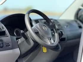 Volkswagen Transporter (2012) thumbnail 10