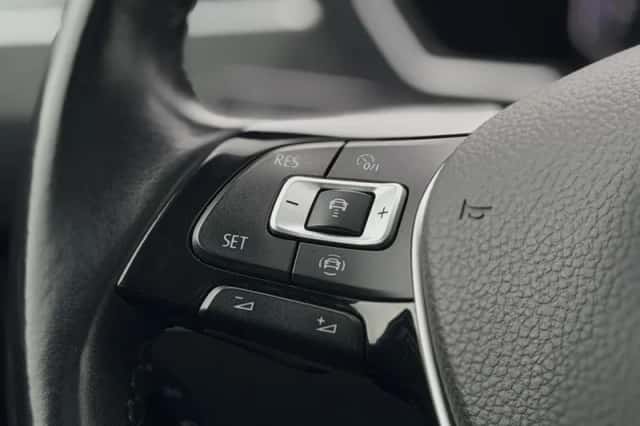 Volkswagen Tiguan (2019) thumbnail 17