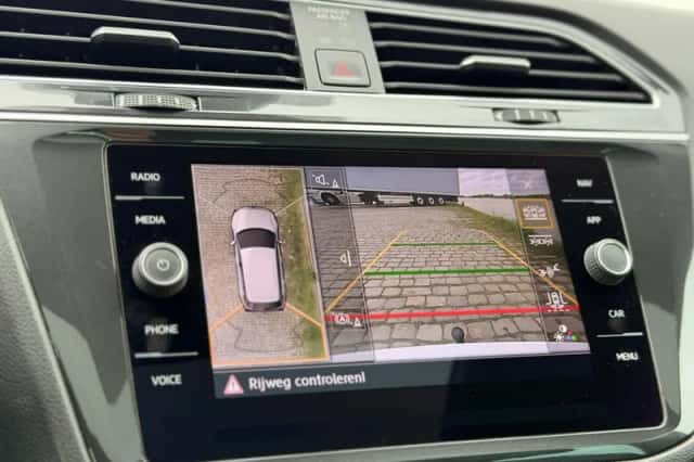 Volkswagen Tiguan (2019) thumbnail 23