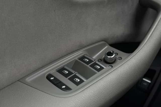 Audi Q7 (2016) thumbnail 25