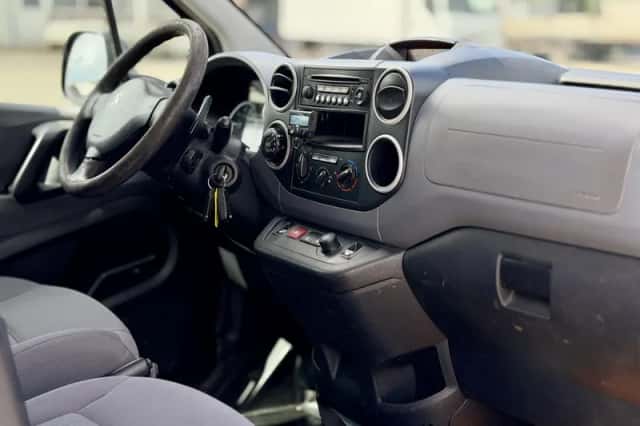 Peugeot Partner (2012) thumbnail 12